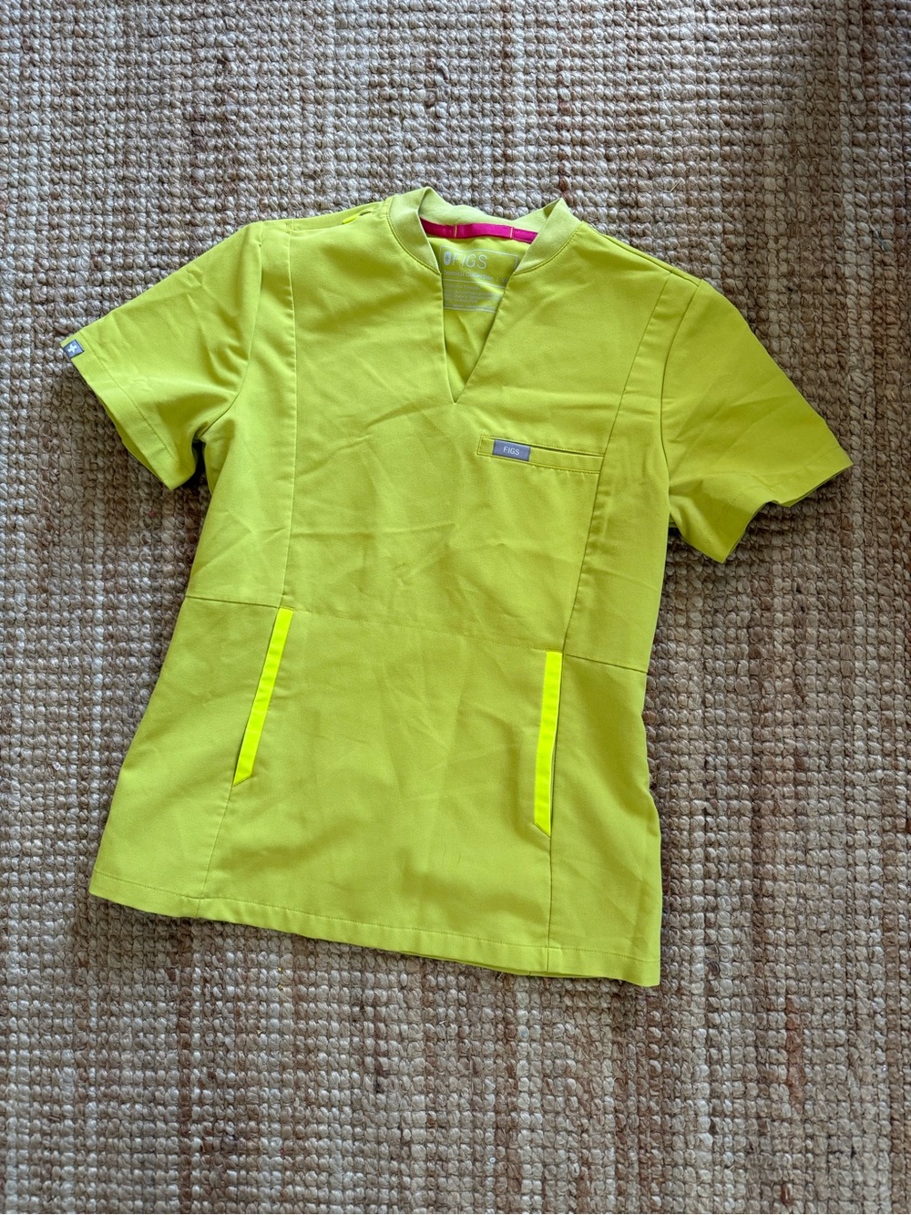 FIGS Slim Odesa Scrub Top | Chartreuse/Lime | XS